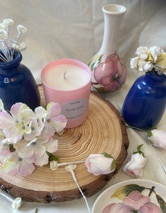 Floral Range: Pear & Freesia candle