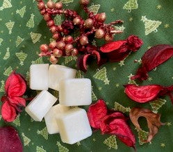 Santa sack with 2 bags of 6 Festive Fragrance Wax Melts and a festive snapbar